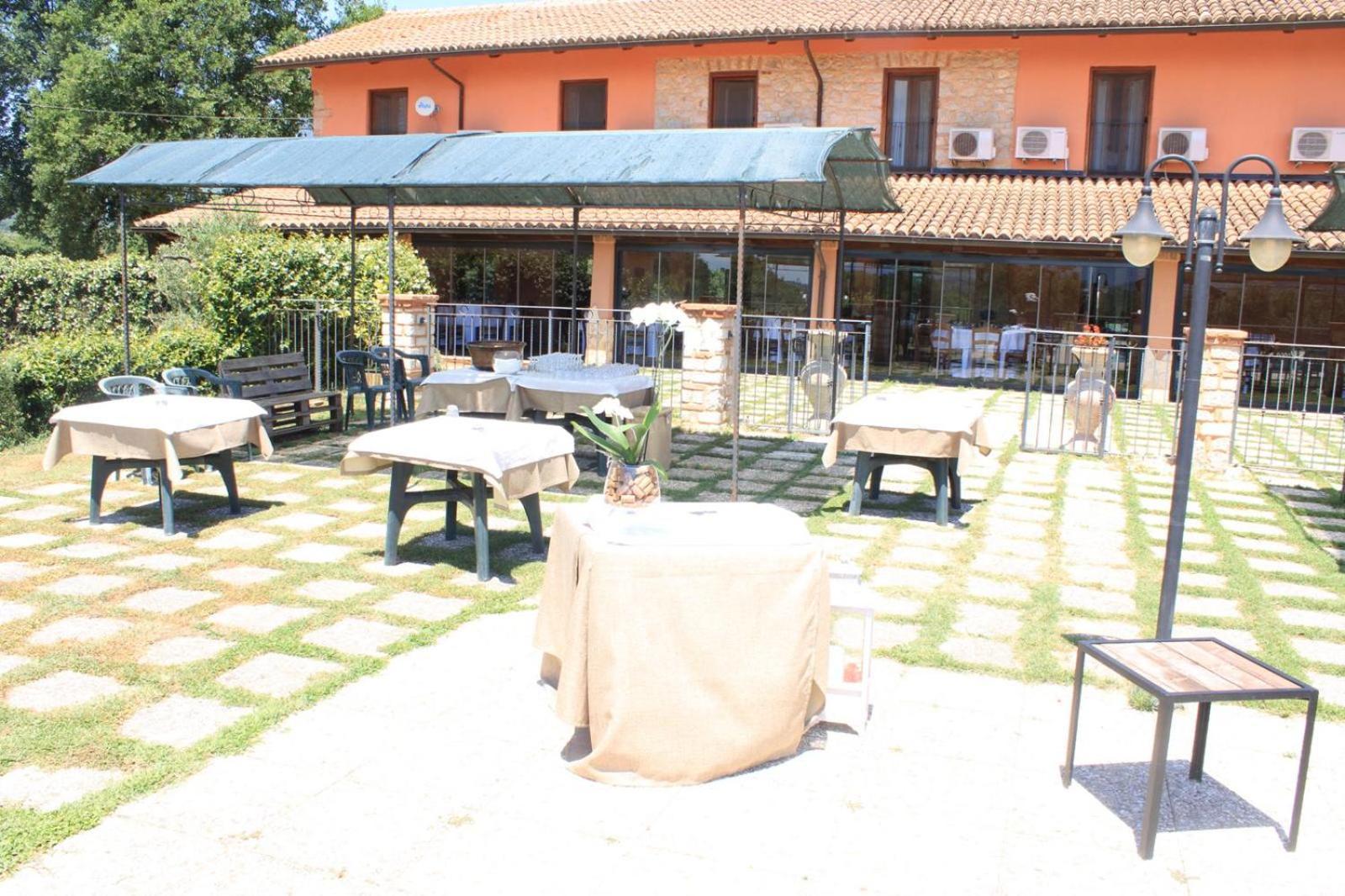 La Fattoria Di Carlotta Villa Maenza Luaran gambar